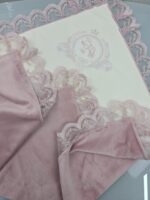 Крижма для хрещення дівчинки біла з рожевим мереживом та вишивкою ангела, крижма для немовляти