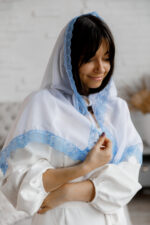 Палантин з блакитним мереживом