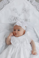 Хрестильний комплект «Мілана» з сатину та блюмарину для дівчинки - Зображення 2