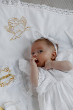 Хрестильний комплект «Софія» з мусліну та овального мережива для дівчинки - Зображення 2