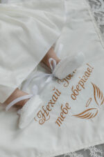  Хрестильний комплект «Софія» з молочного сатину для дівчинки - Зображення 2