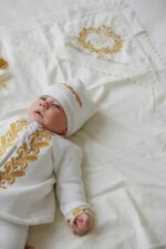 Хрестильний костюм «Дубочки» разом з іменним рушником та крижмою